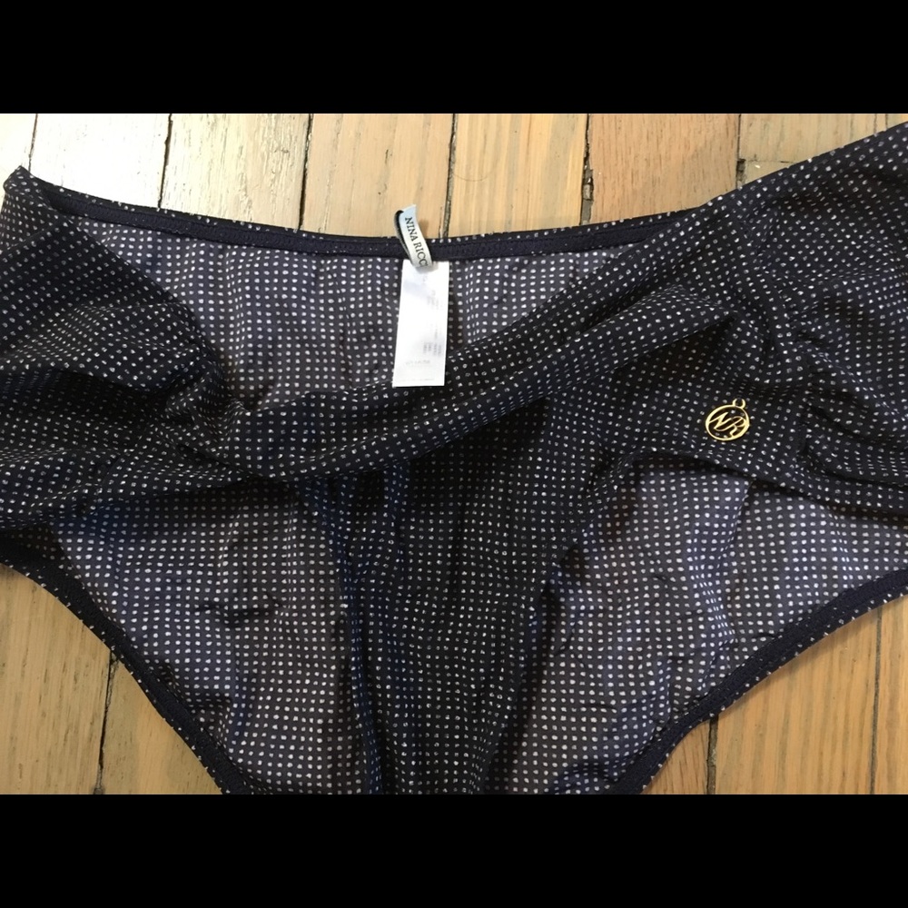 Bikini - Picture 3 of 5